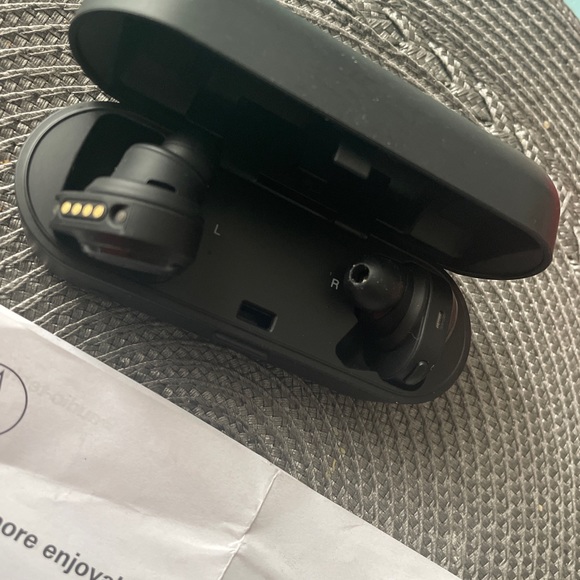 Audio Technica Full Wireless Bluetooth Earphone ATH-CKR7TW-BK - Picture 5 of 5